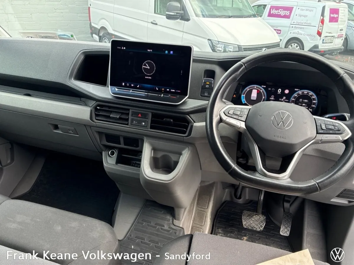 Volkswagen Crafter HIGHLINE AUTO HIGH ROOF 30 MWB - Image 2