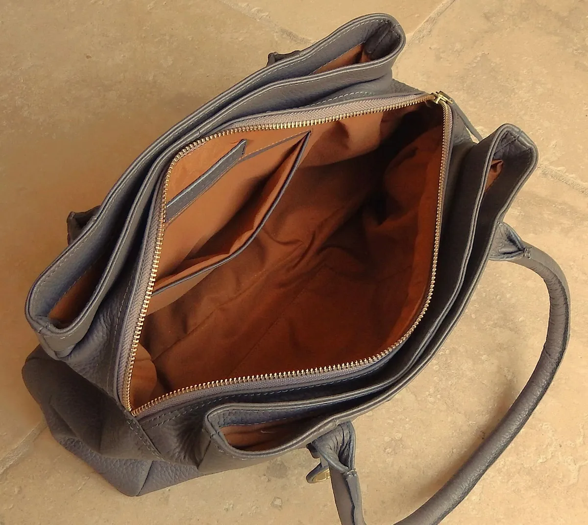 Pure Luxuries London Ladies Leather Handbag - Image 4