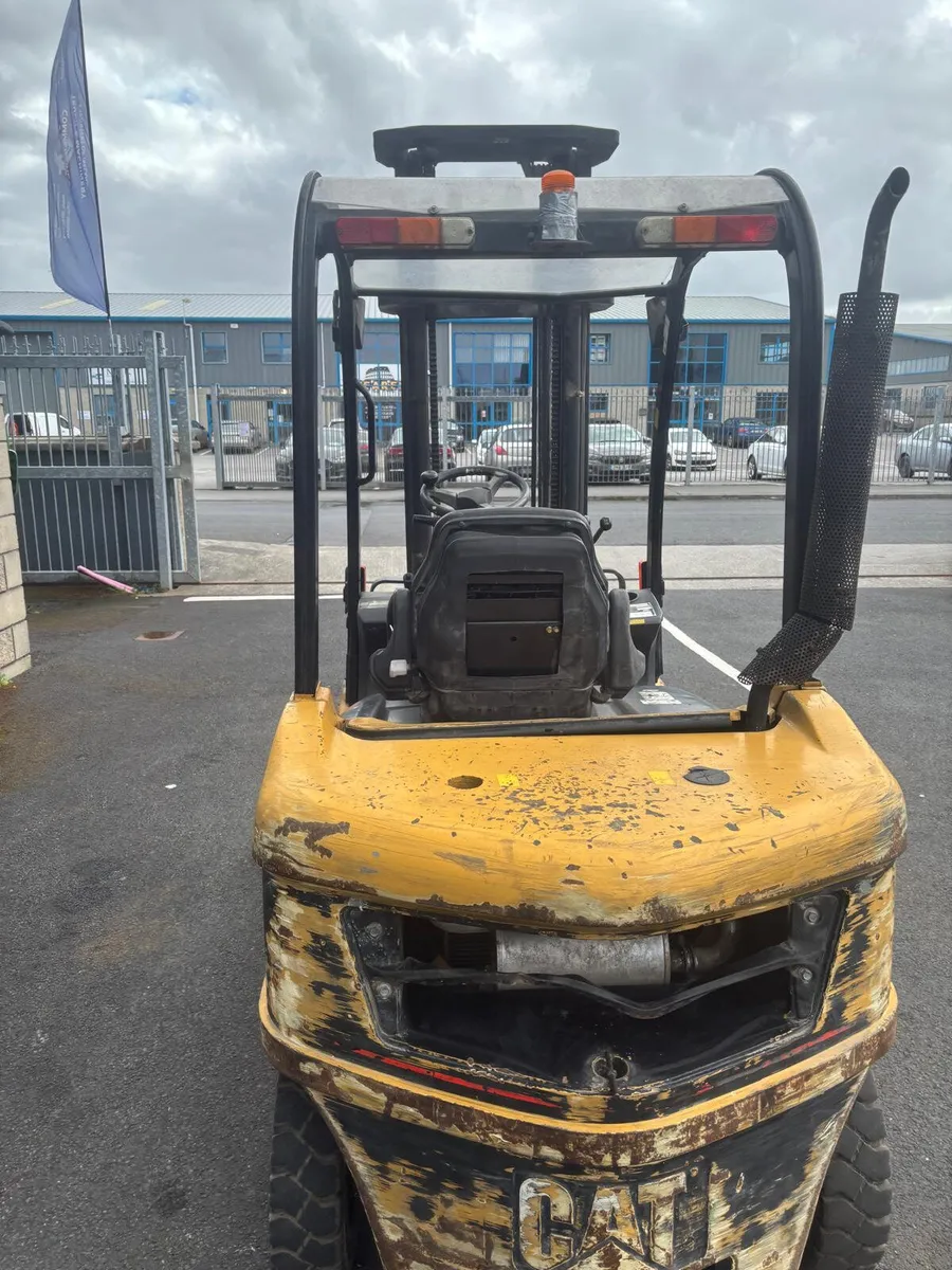 For Sale: 2.5 Ton Caterpillar Forklift - Image 4