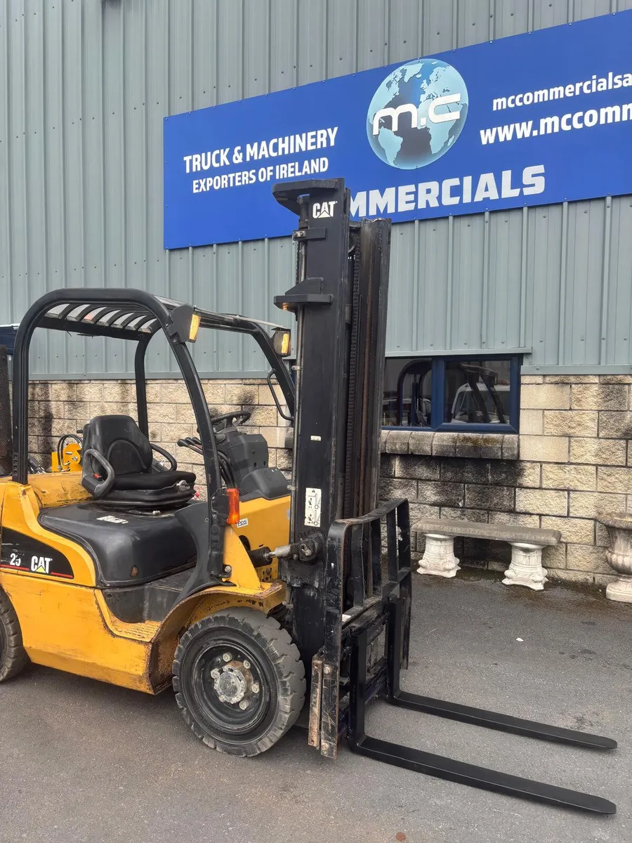 For Sale: 2.5 Ton Caterpillar Forklift - Image 1