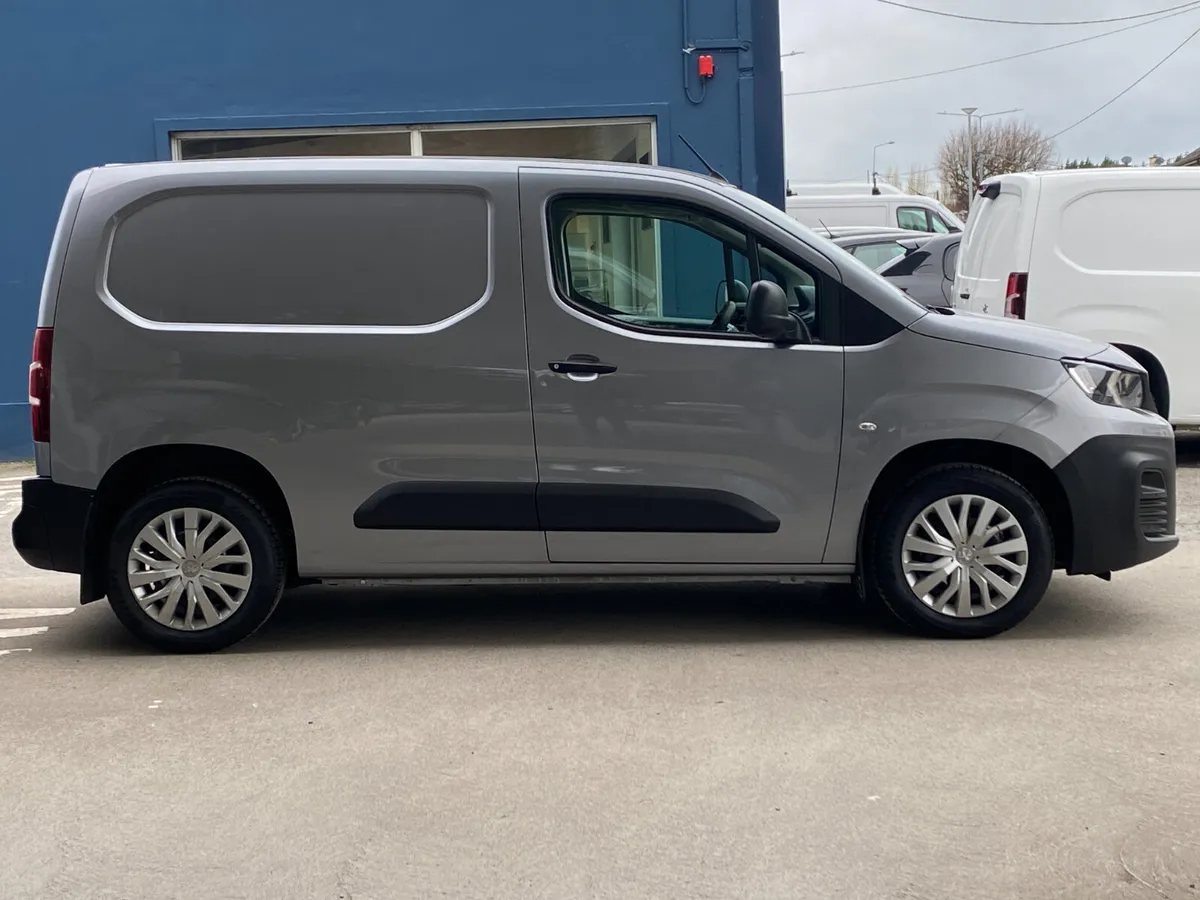 Peugeot Partner Professional Plus 1.5 Blue HDI - Image 2
