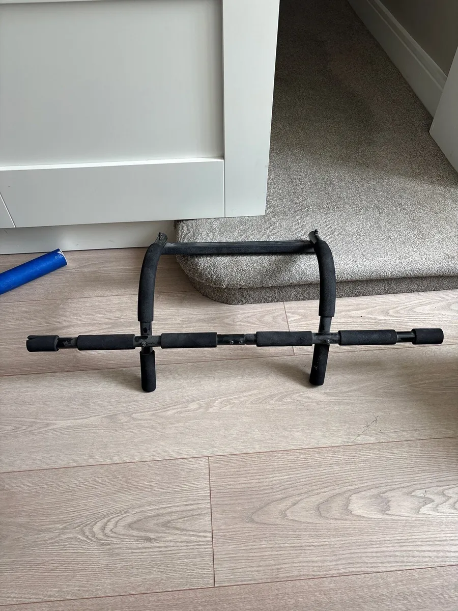 Chin up bar - Image 1