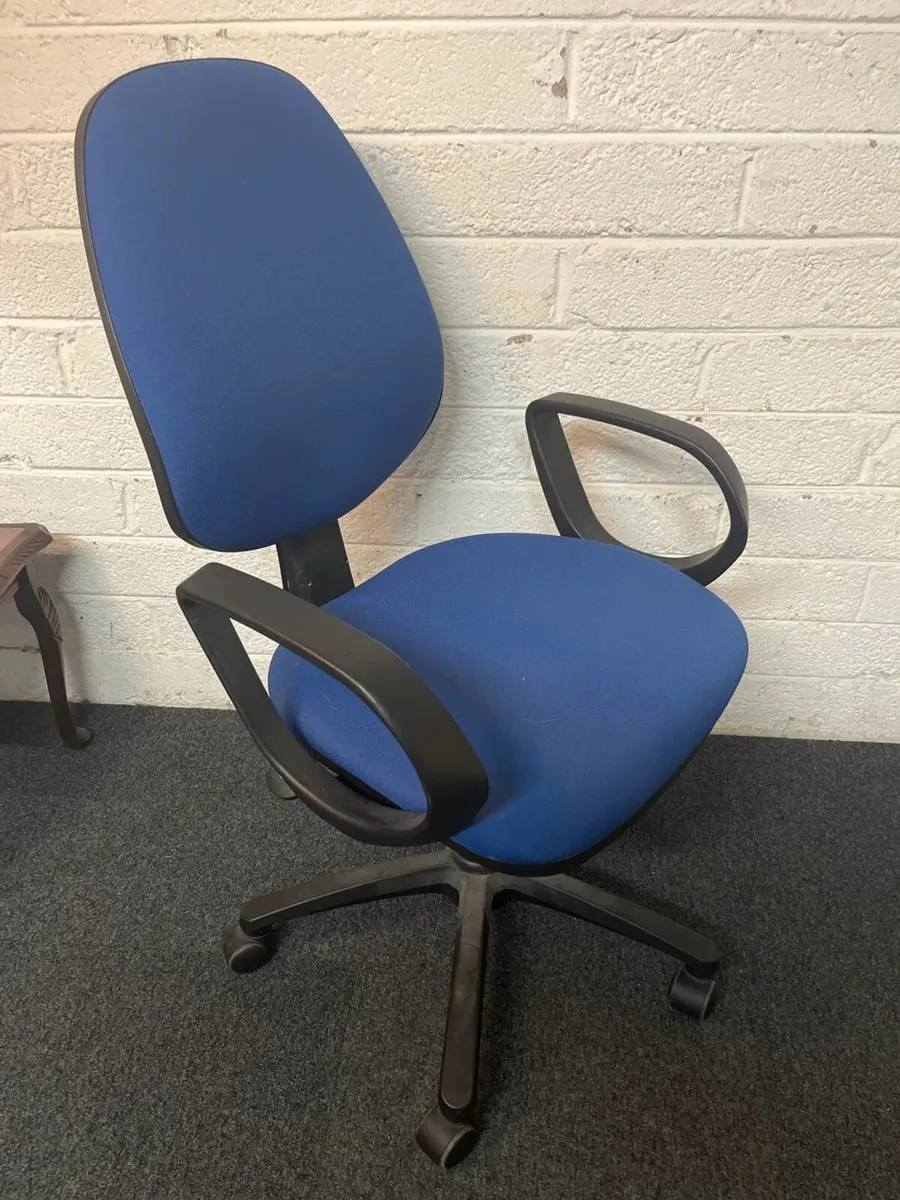 QUALITY SWIVEL CHAIRS @ CJM FURNITURE - Image 1