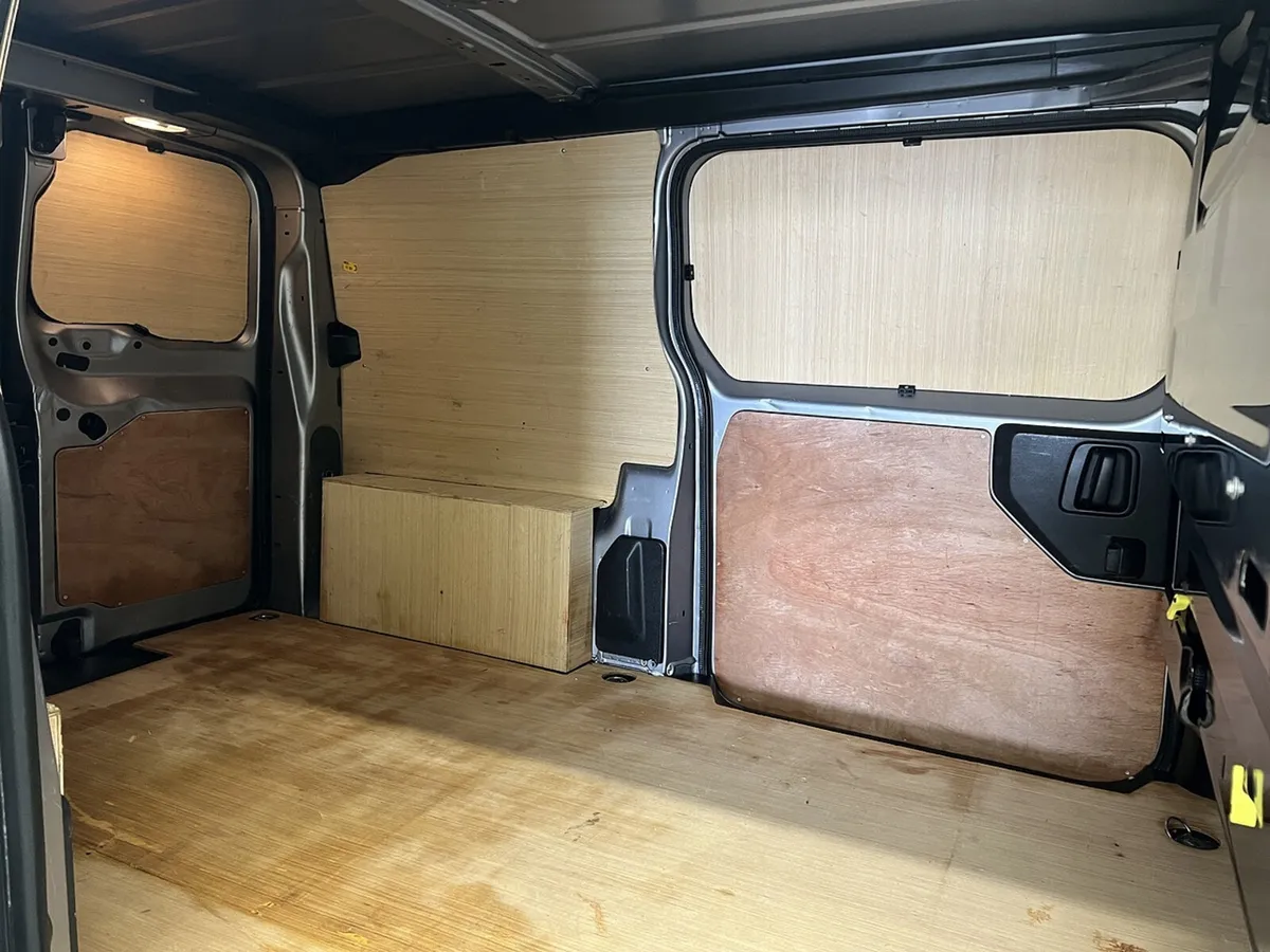 2023 Peugeot Expert Panel Van - Image 3