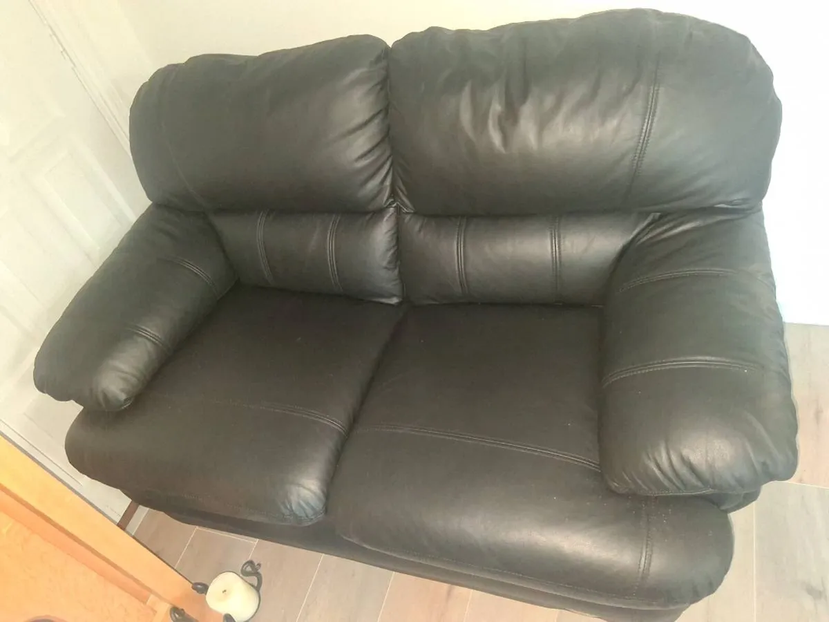2 seater leather couch - Image 2