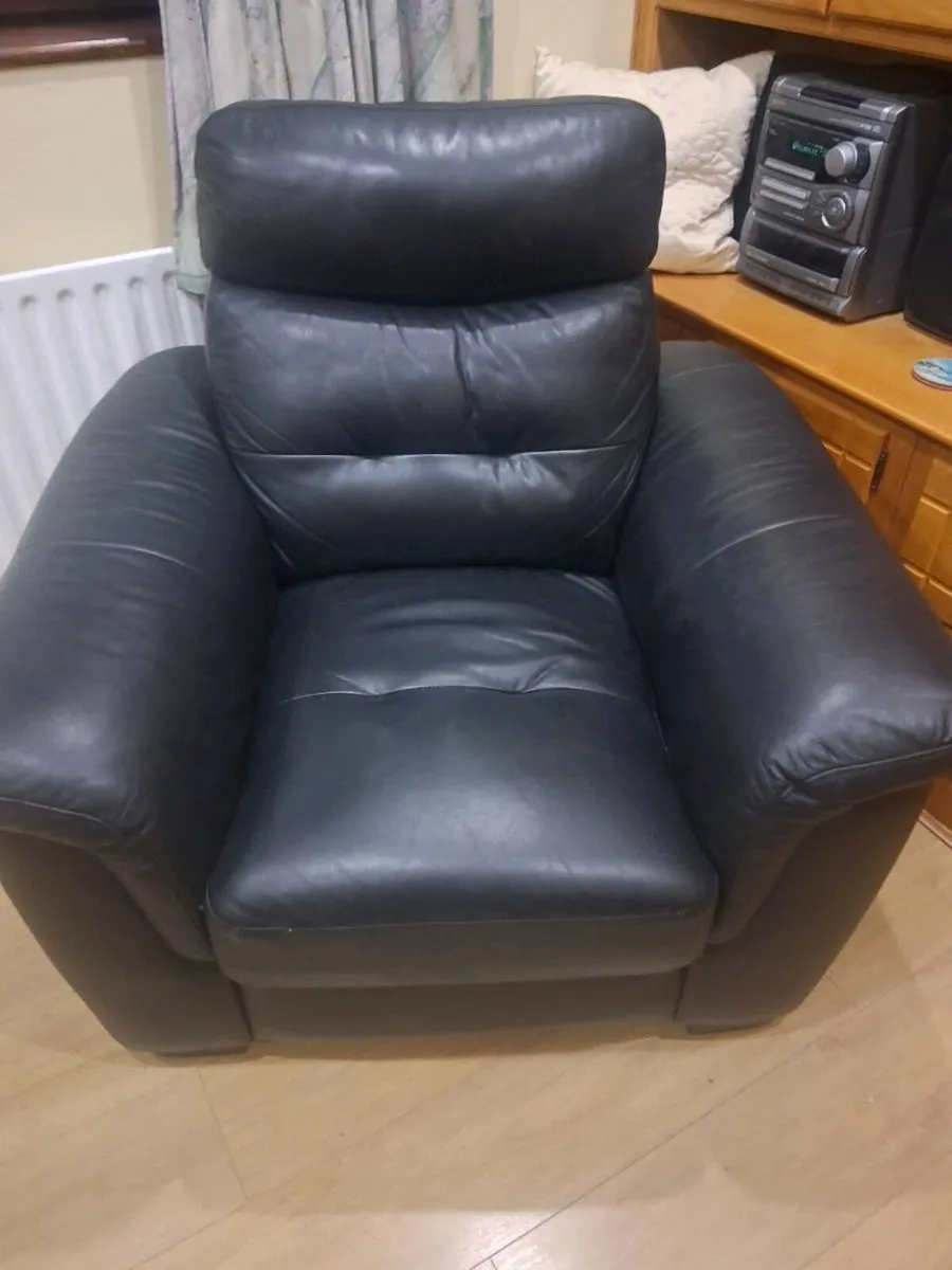 2 seater leather couch - Image 3