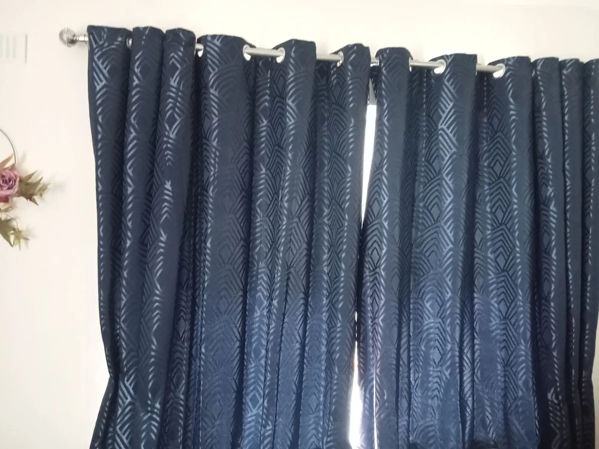 Curtains - 2 pairs - Image 1