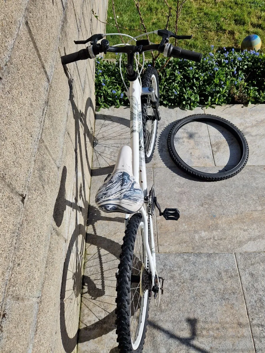 Apollo 24 inch wheels girls bike - Image 2