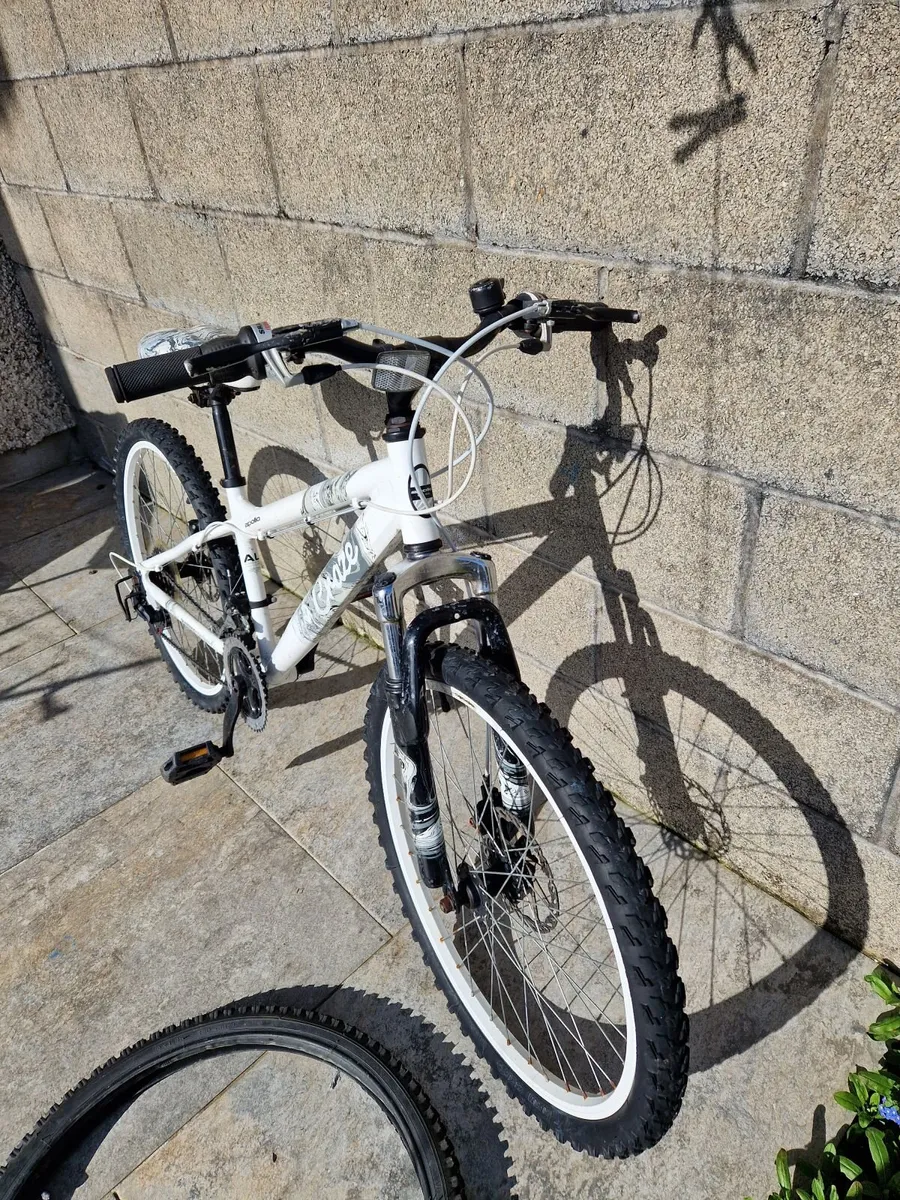 Apollo 24 inch wheels girls bike - Image 1