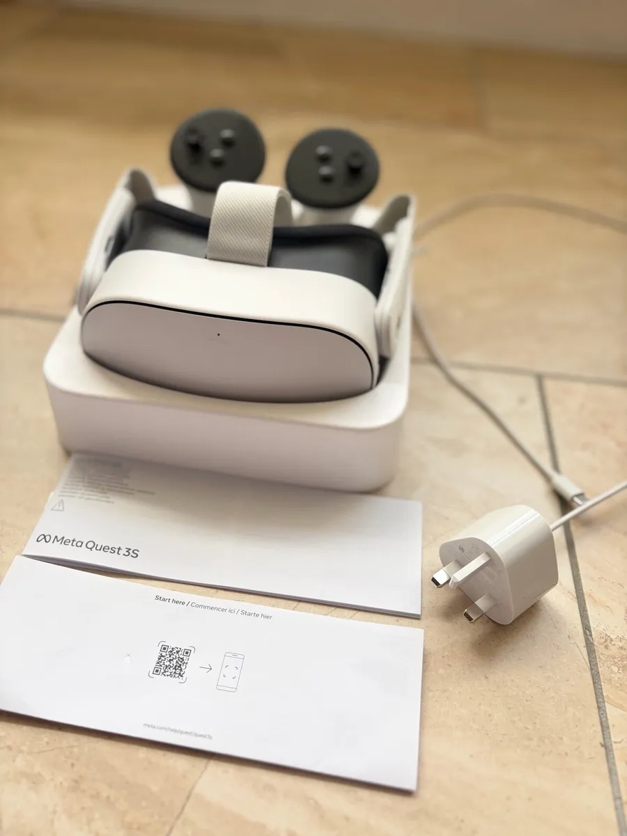 Meta Quest 3S 128GB Virtual Reality headset - Image 2