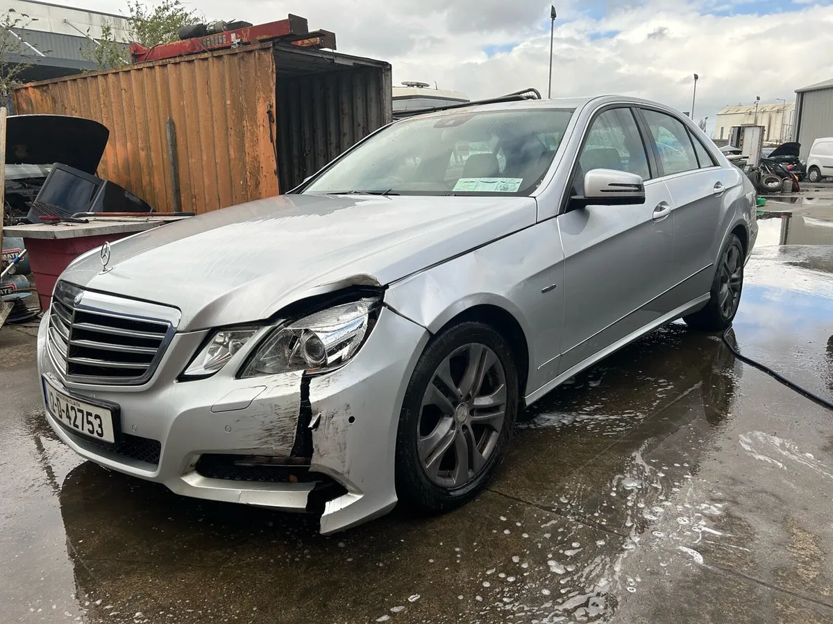 Mercedes e250cdi avangarde 2012 - Image 1