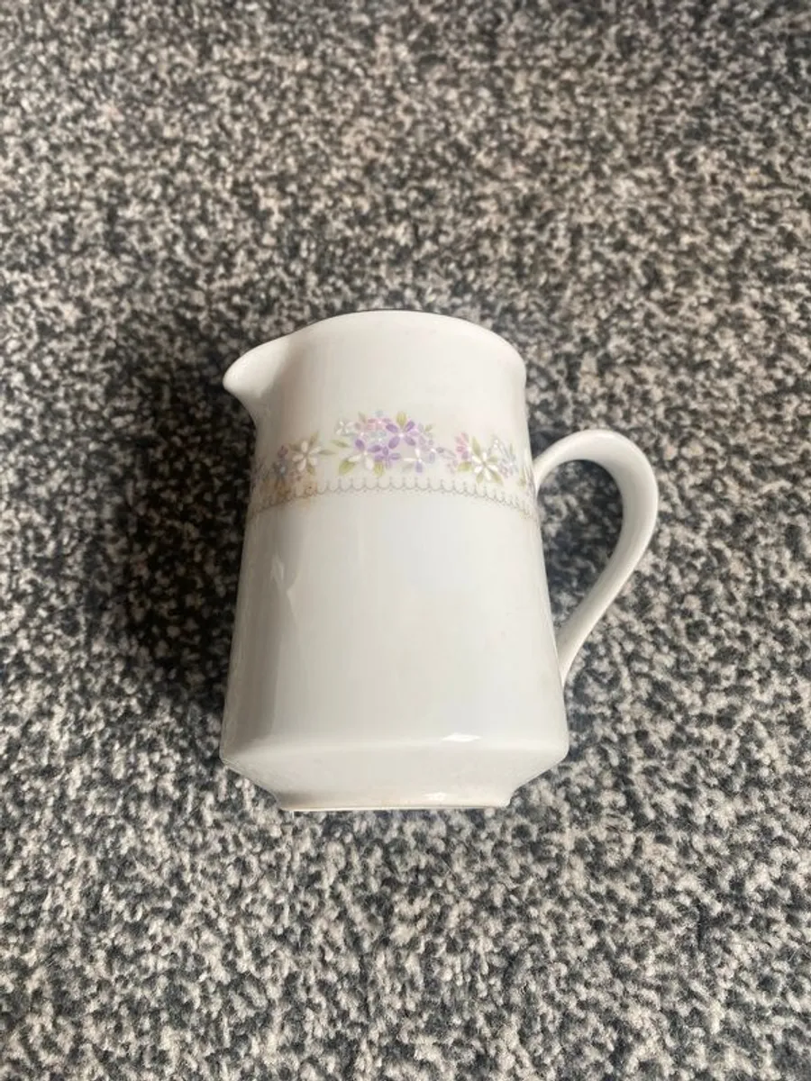 Noritake lilac time dinner set - Image 1