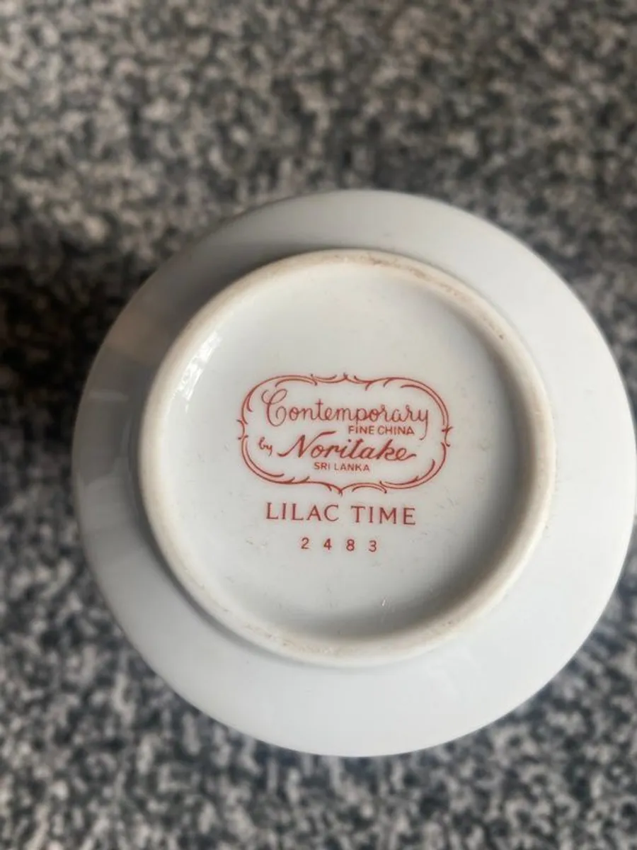 Noritake lilac time dinner set - Image 2