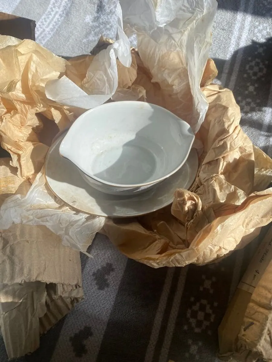 Noritake lilac time dinner set - Image 3