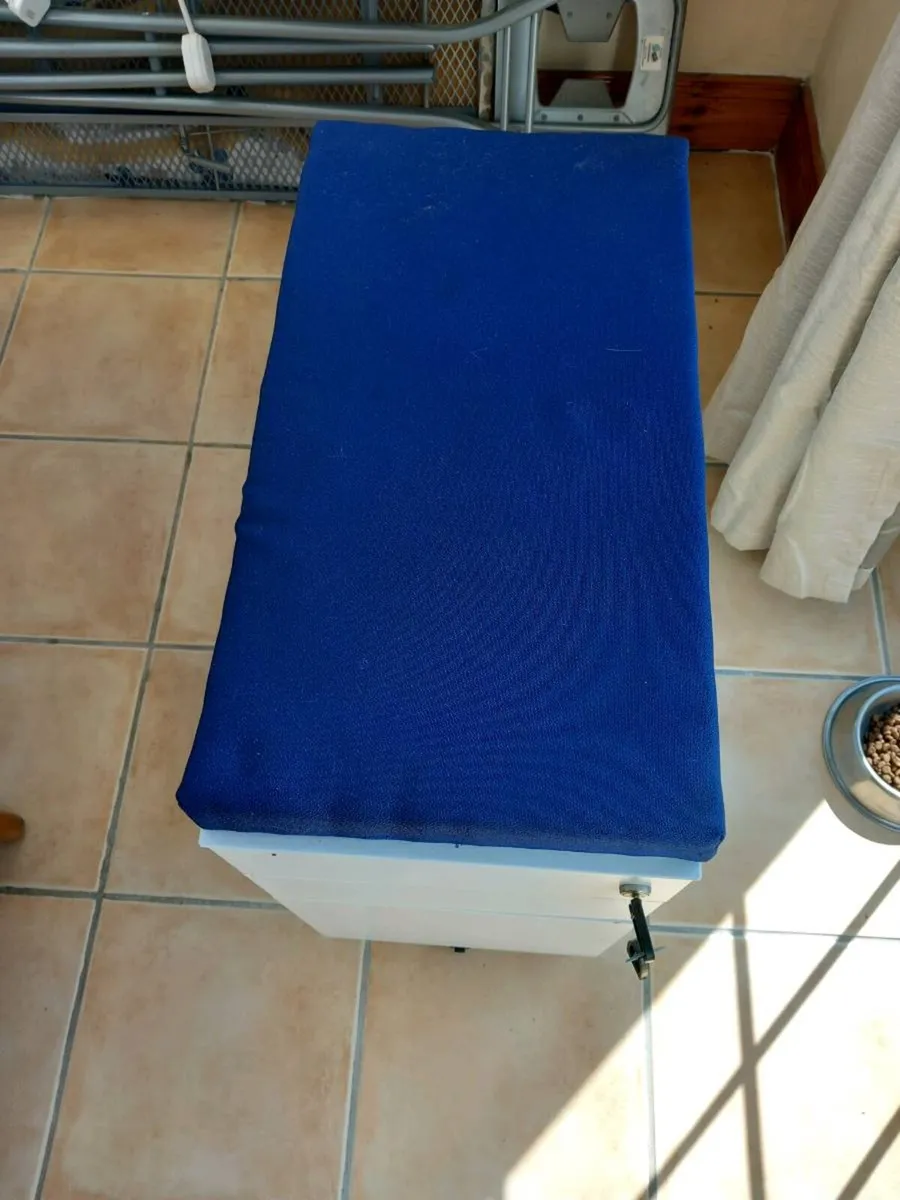 Commercial-grade locker - Image 1