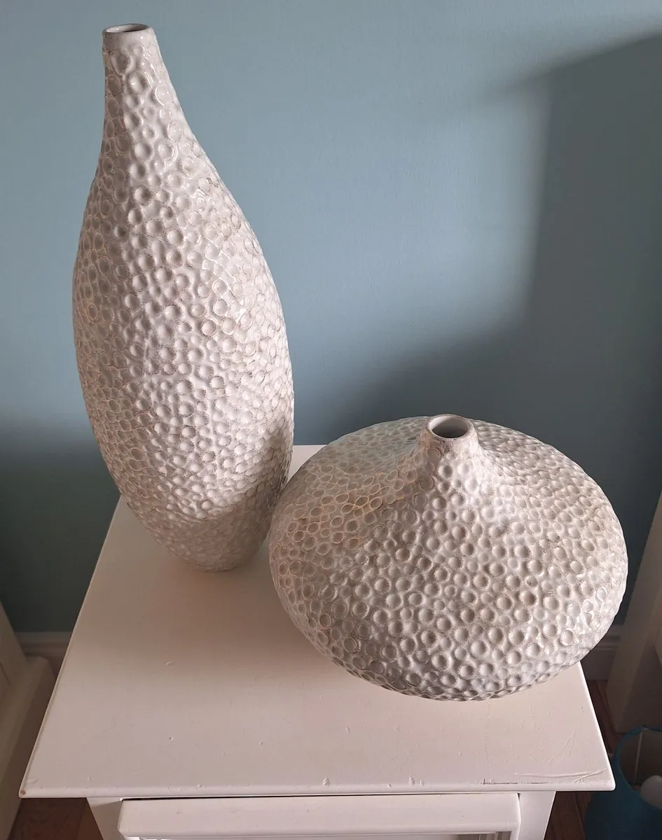 Vases - Image 1