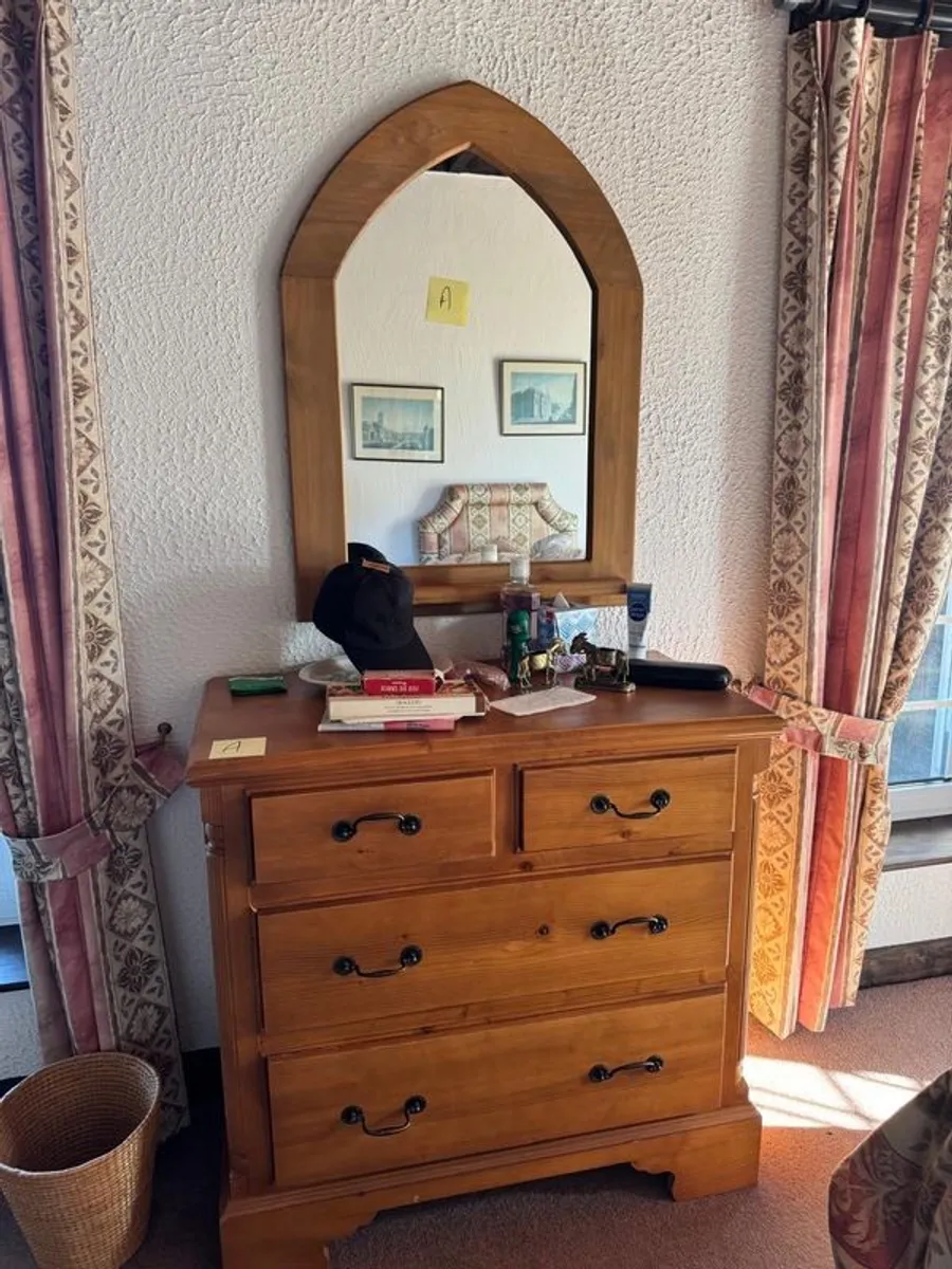 Chests & lockers - Image 1