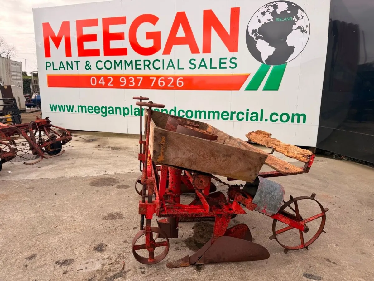2 ROW POTATO PLANTER CLASSIC MACHINE - Image 1