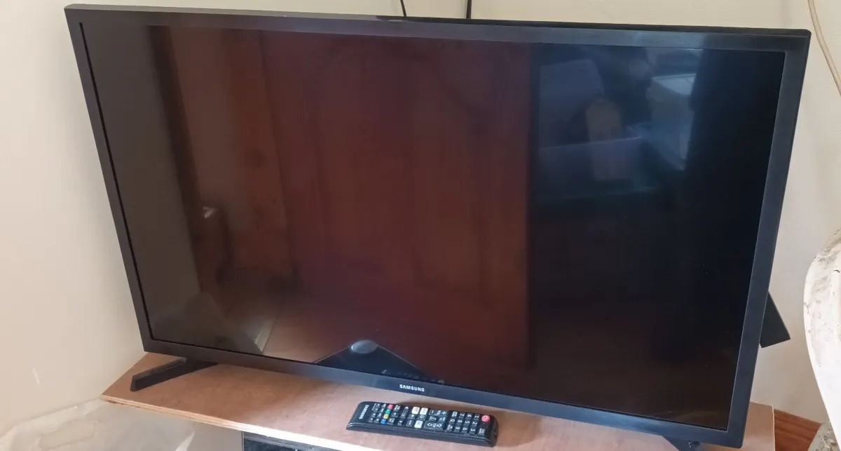 Samsung 32inch smart TV - Image 1