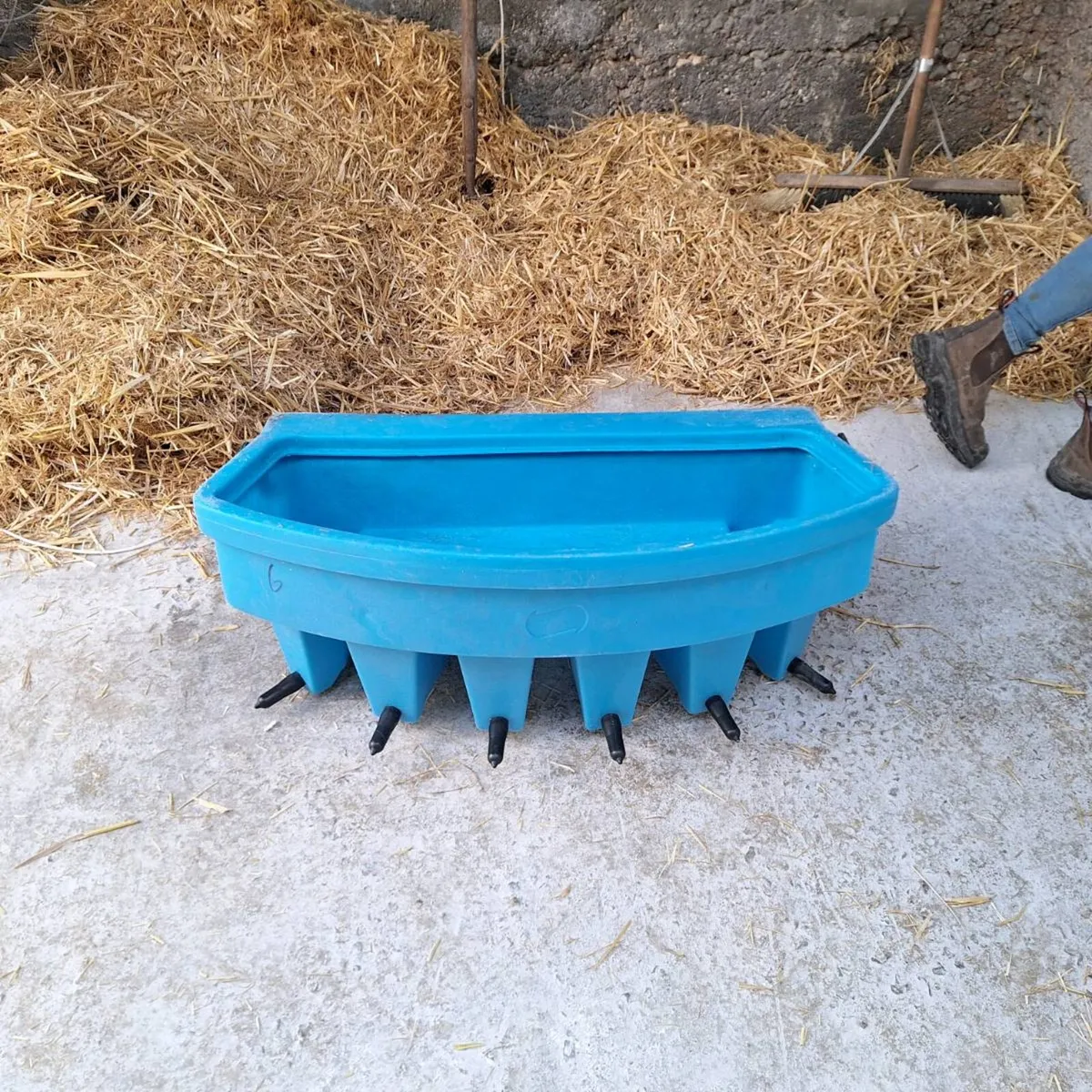 Jfc calf feeders - Image 1