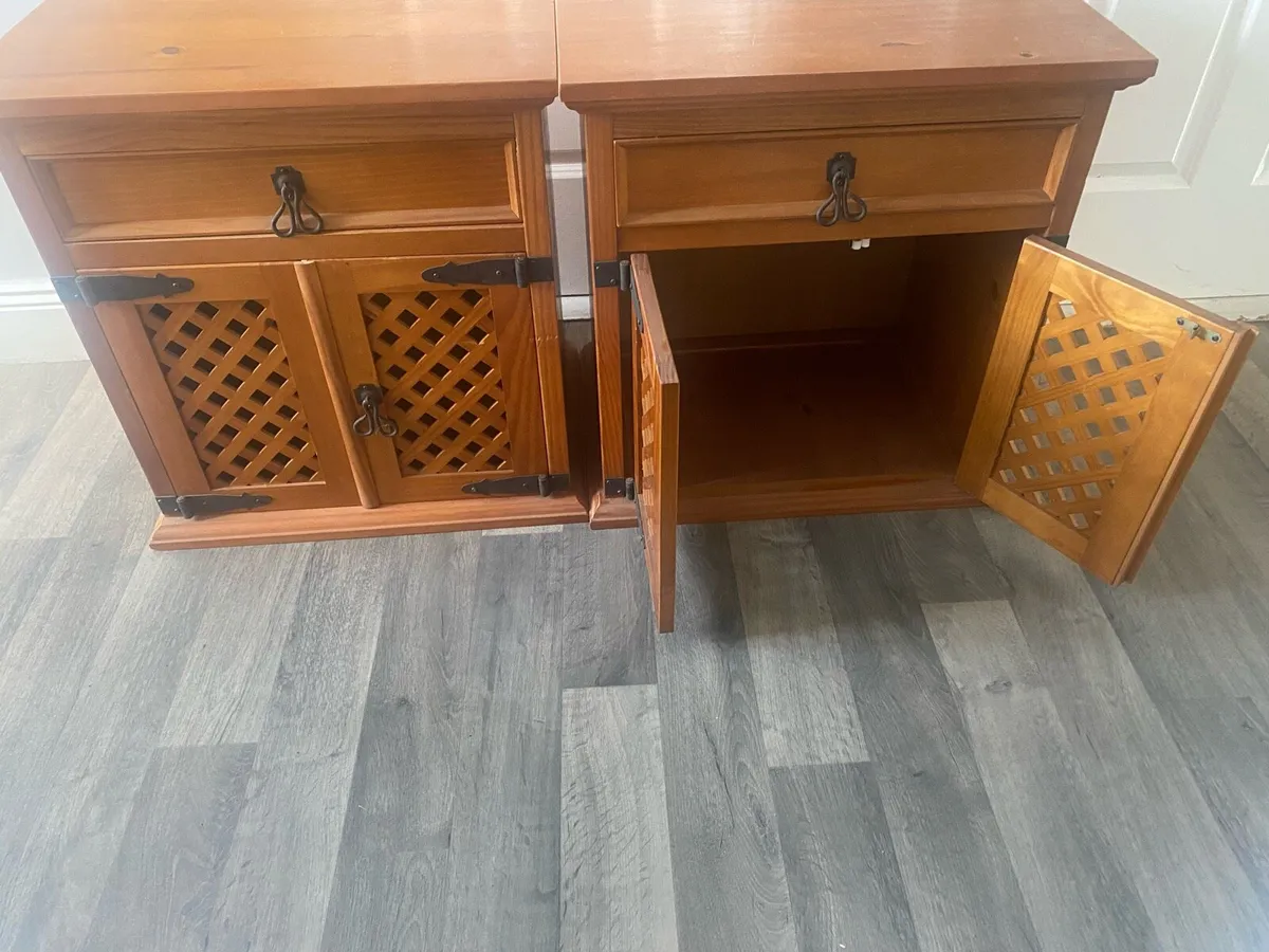 Two bedside lockers - Image 3