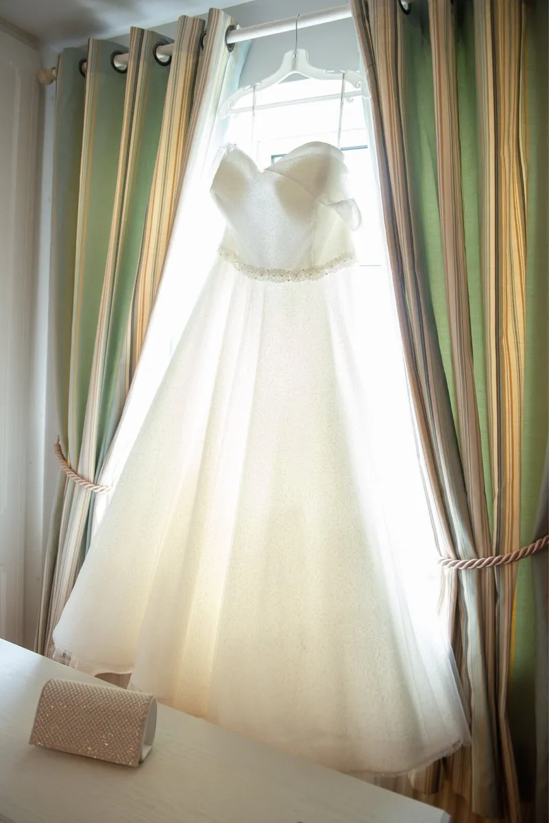 Wedding dress - Image 2