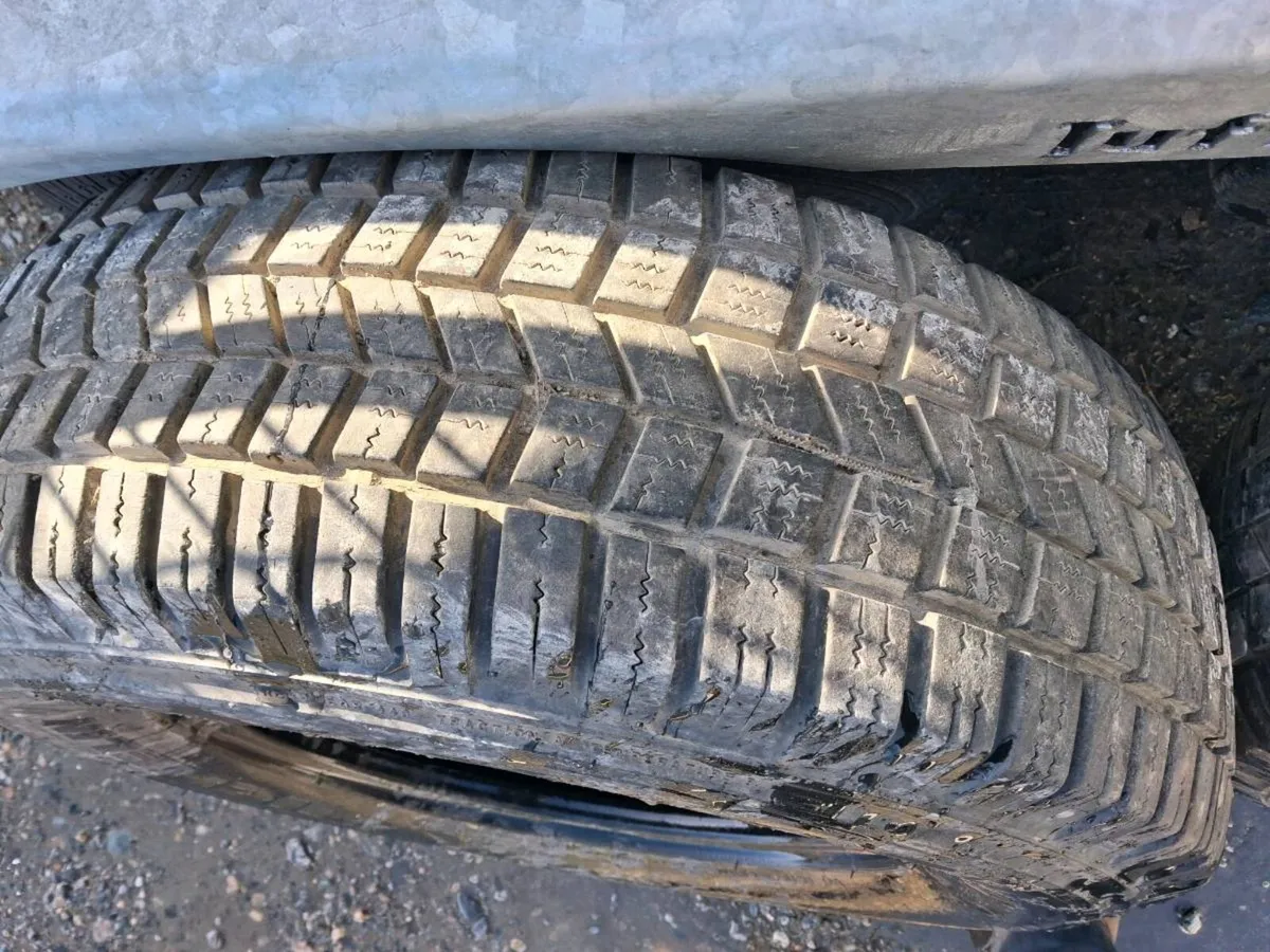2 tyres - Image 3