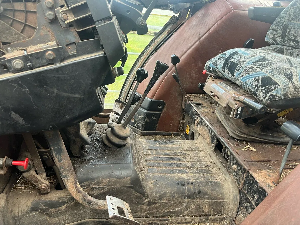 Massey 390 needs restoration - Image 4