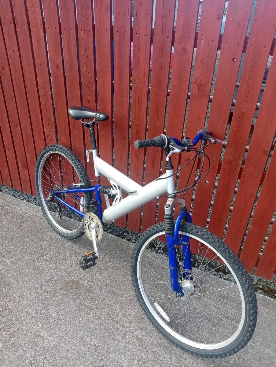 Mountain bike - Image 1