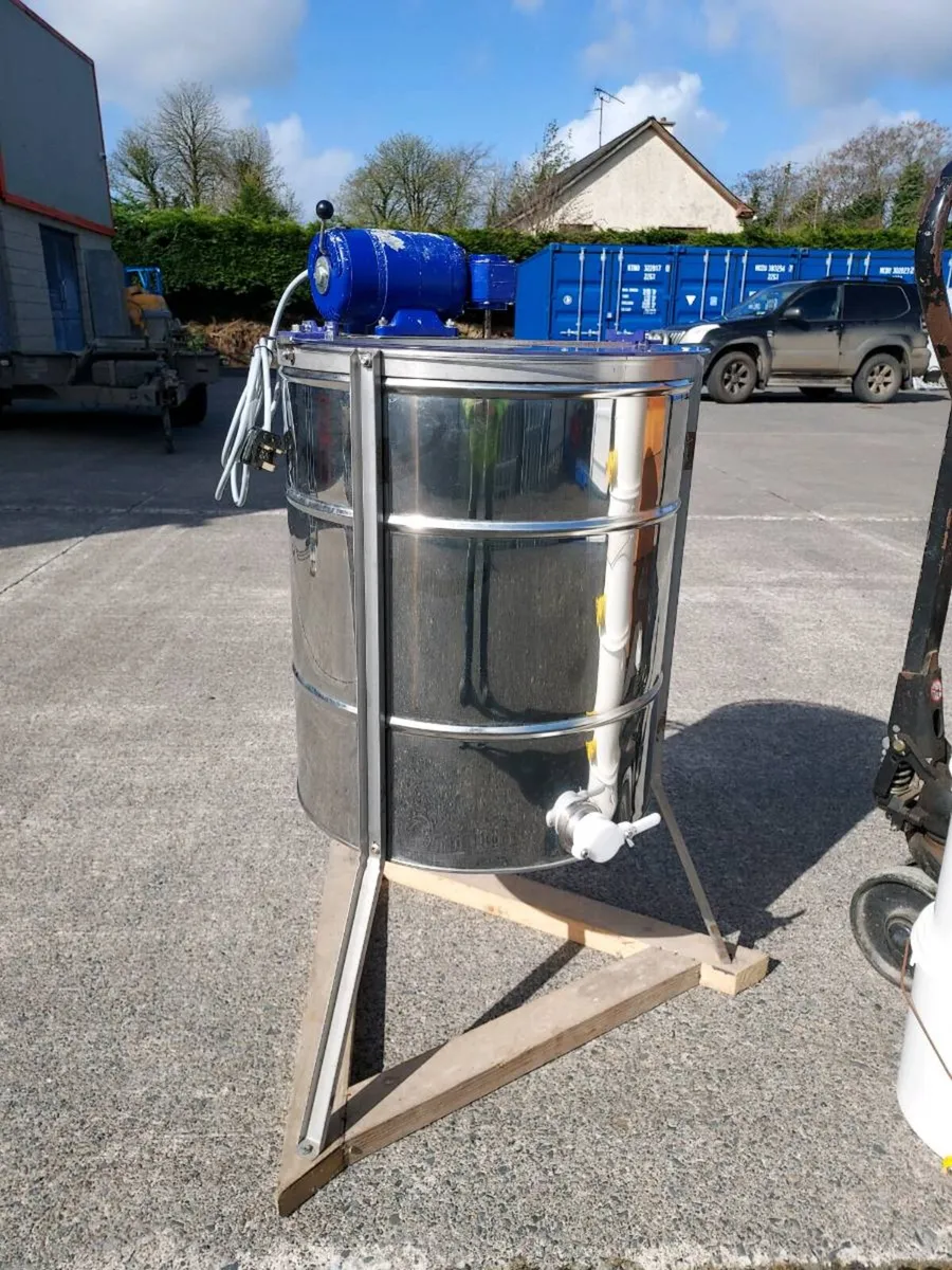 Bee keeping honey extractor - Image 1