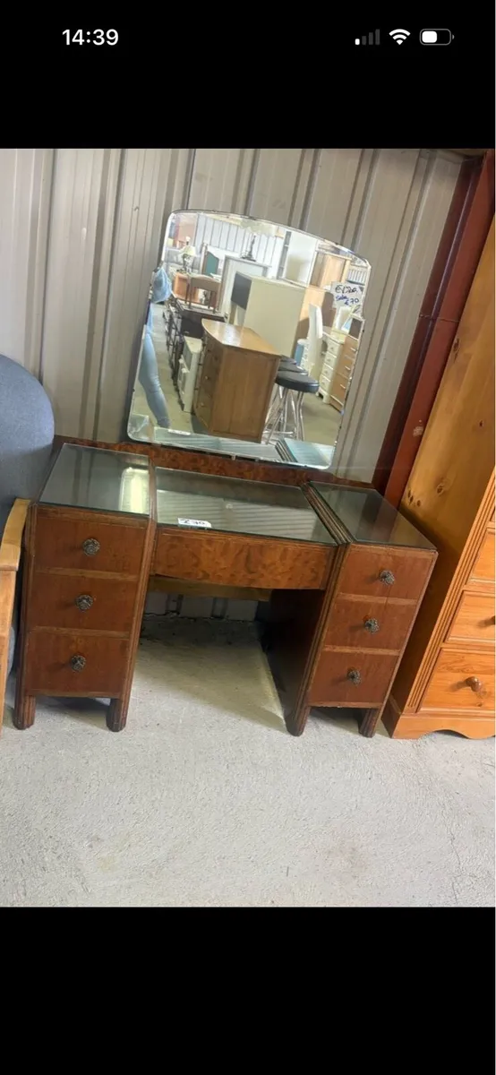 Dressing table - Image 1