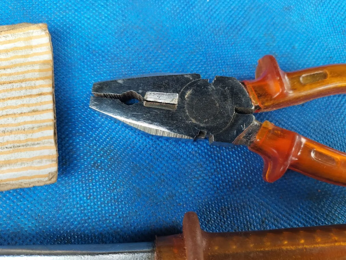 2 pairs of Pliers - Image 2