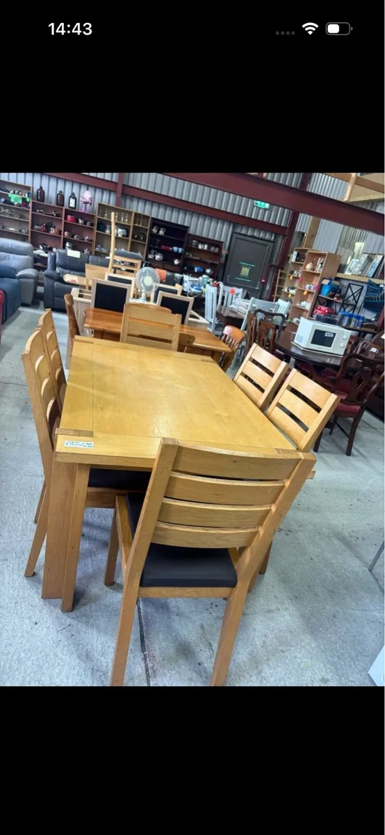 Oak table and 6 chairs - Image 1