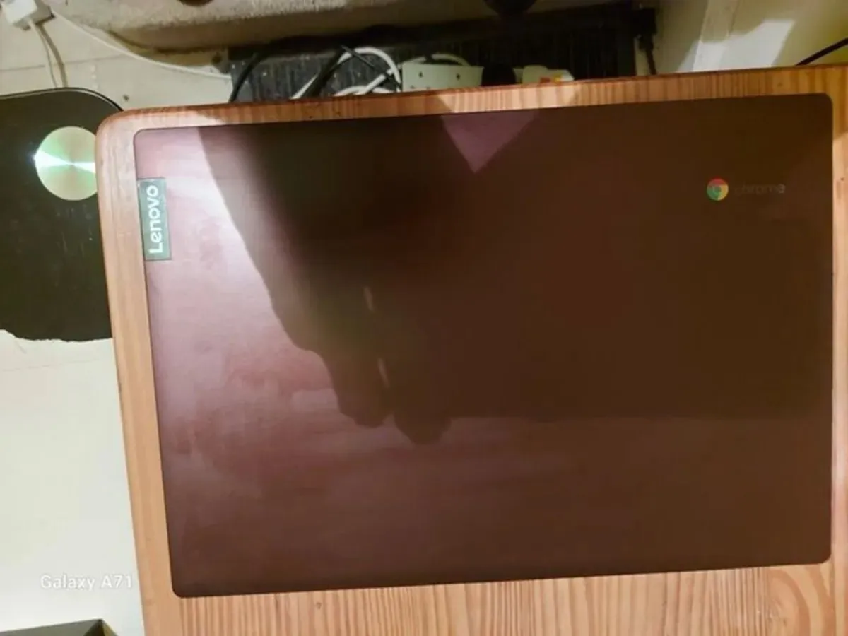 Lenovo Chromebook, 64GB, in NEW Condition - Image 2