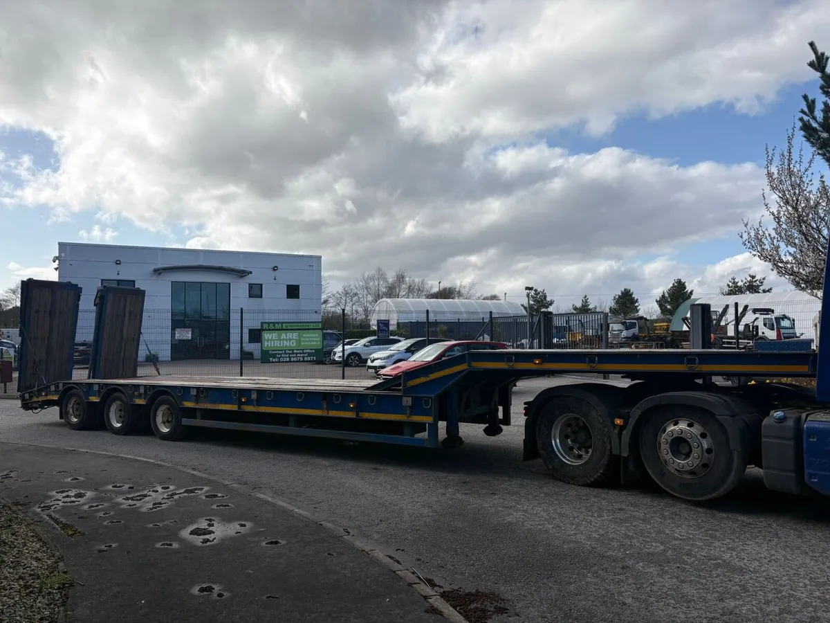 Low loader - Image 1