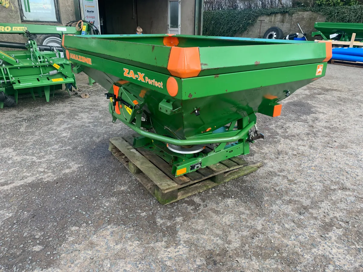 Amazone zax 1202 spreader - Image 2