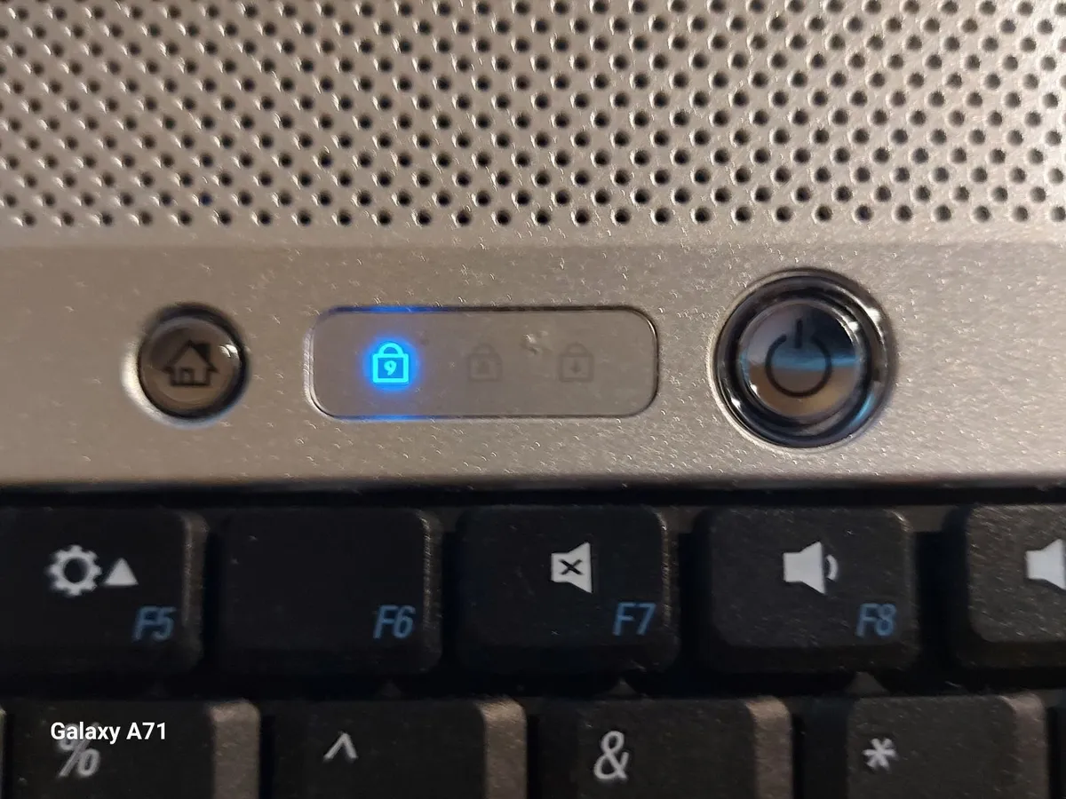 Dell Inspiron 1525 Laptop, Windows 7 Professional, - Image 2