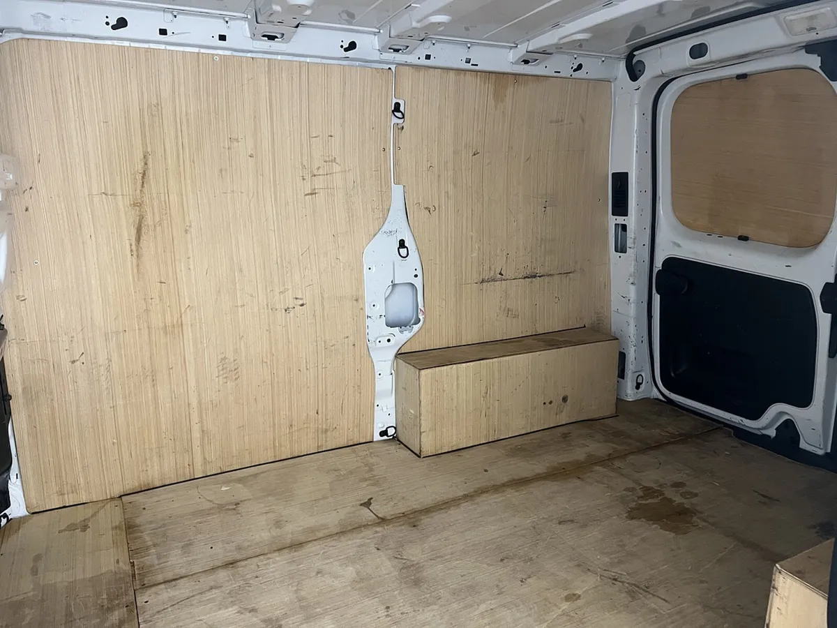 2023 Renault Trafic Panel Van - Image 3
