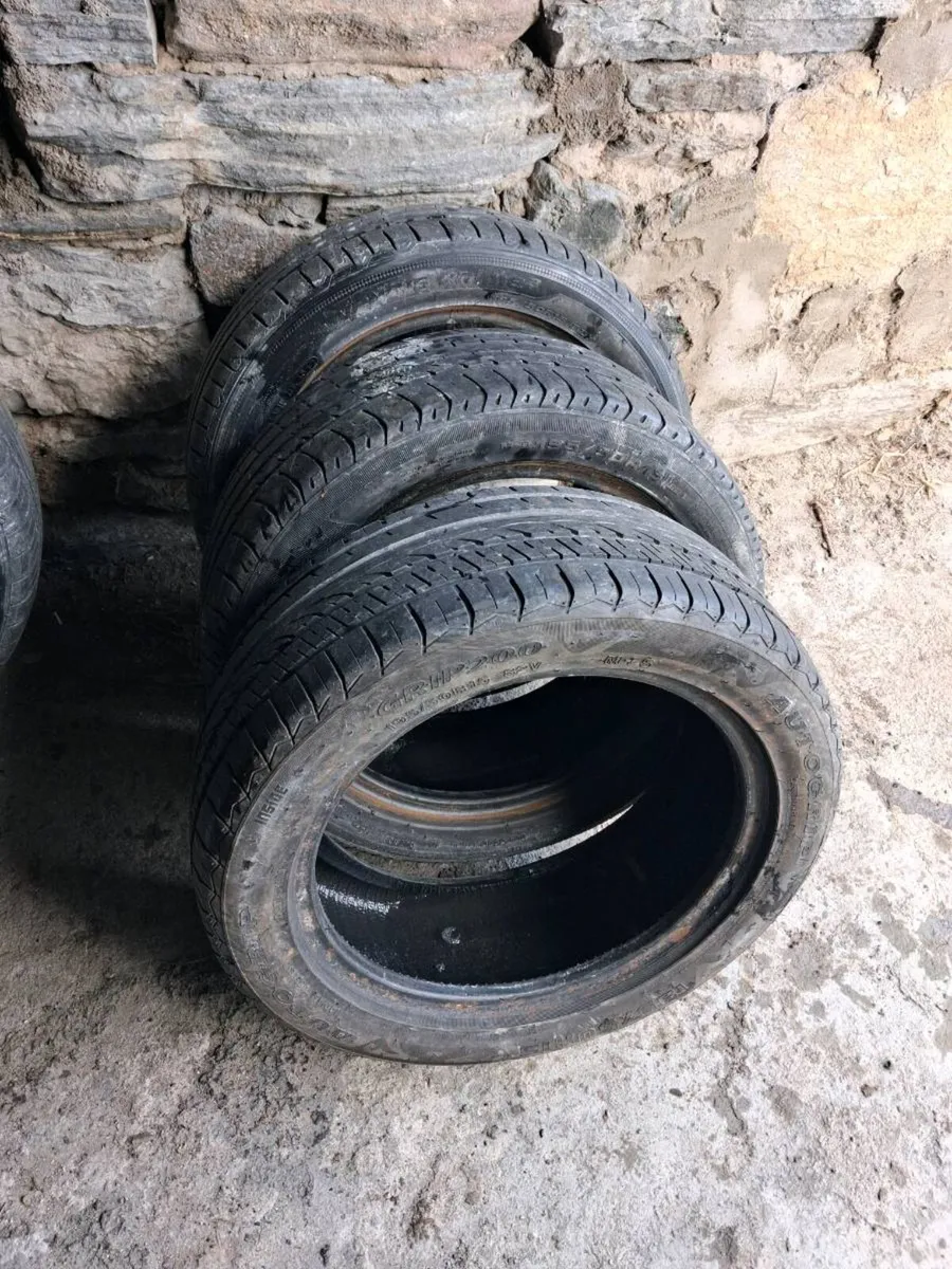 Tyres 15s - Image 4