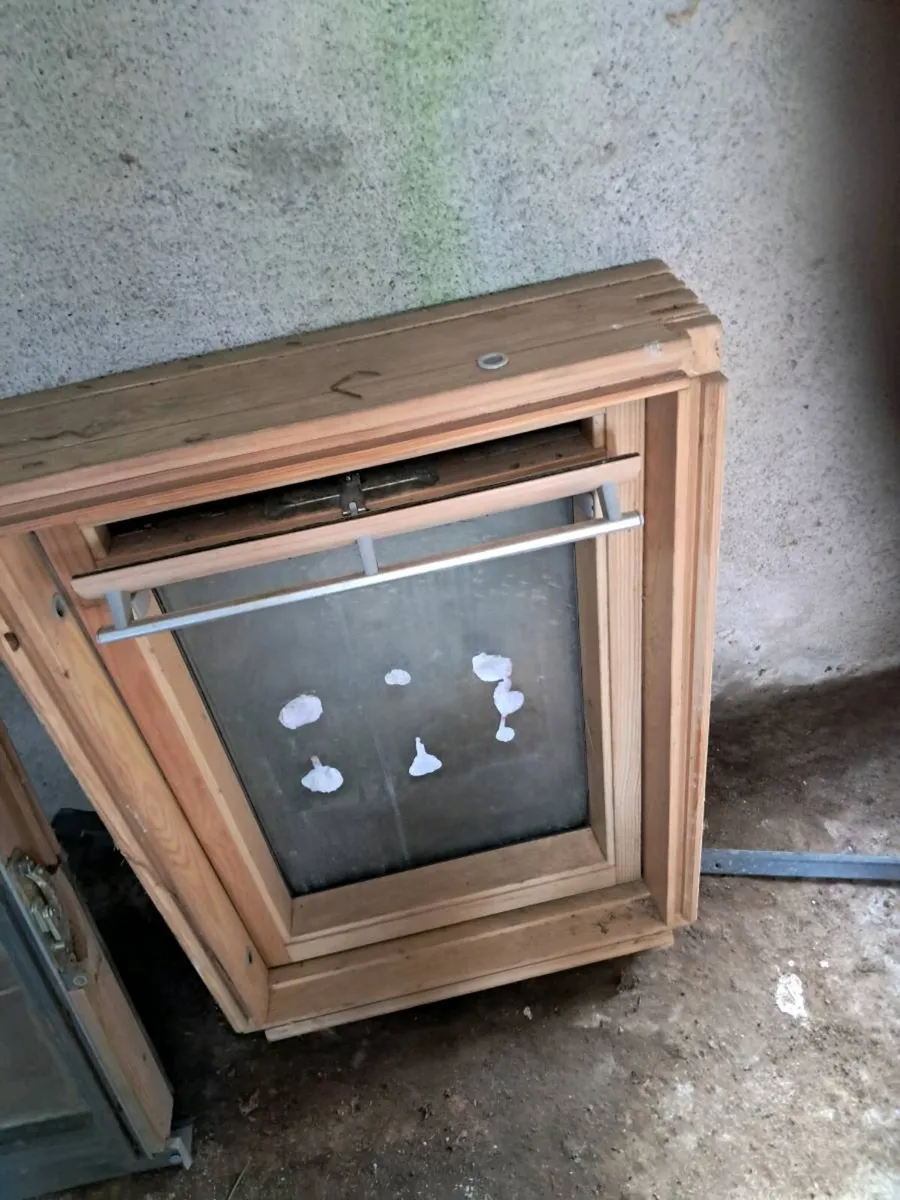 2 velux windows - Image 1