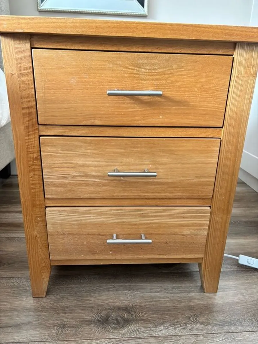 Solid oak bedside lockers - Image 1