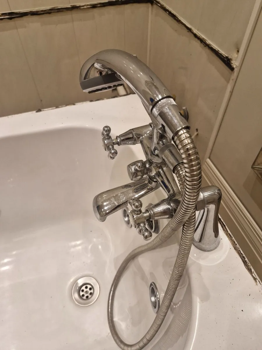 Jacuzzi bath - Image 4