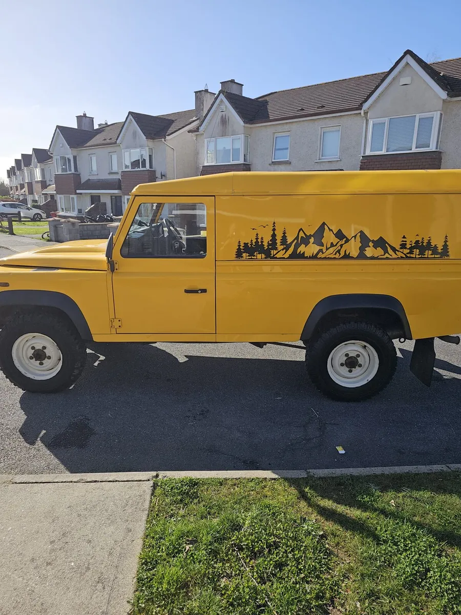 Land Rover Defender 110 - Image 2