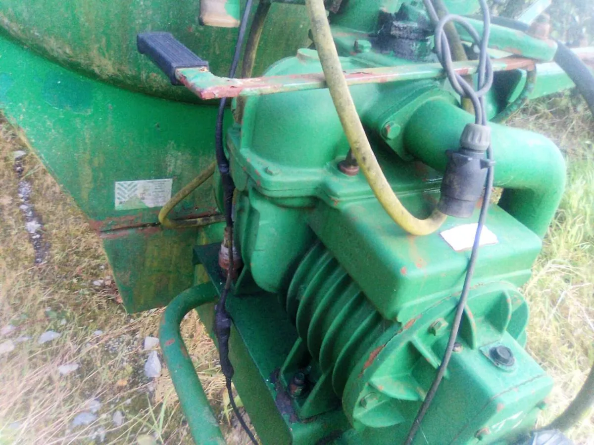 Slurry tanker - Image 1