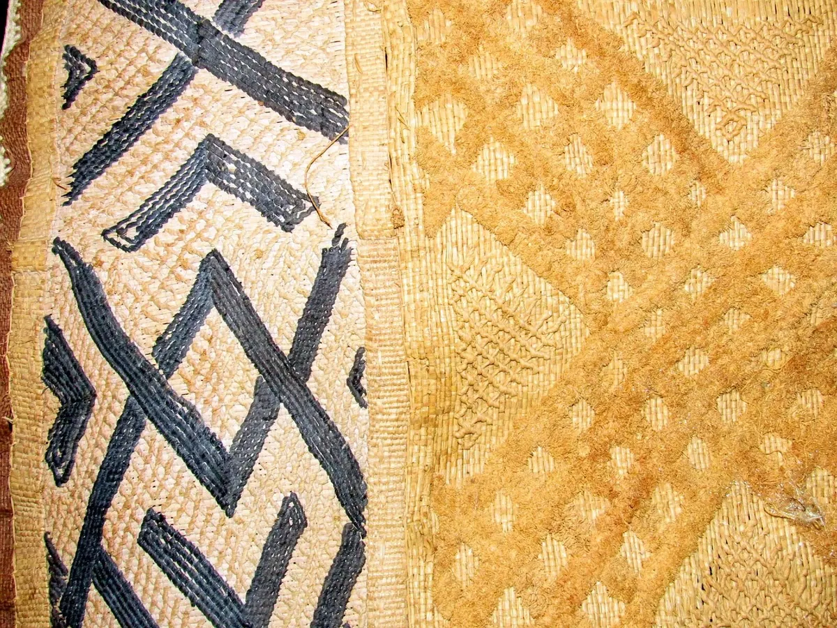 African Wooden Sculpture 40cm – Hand Carved – €35 - Image 4