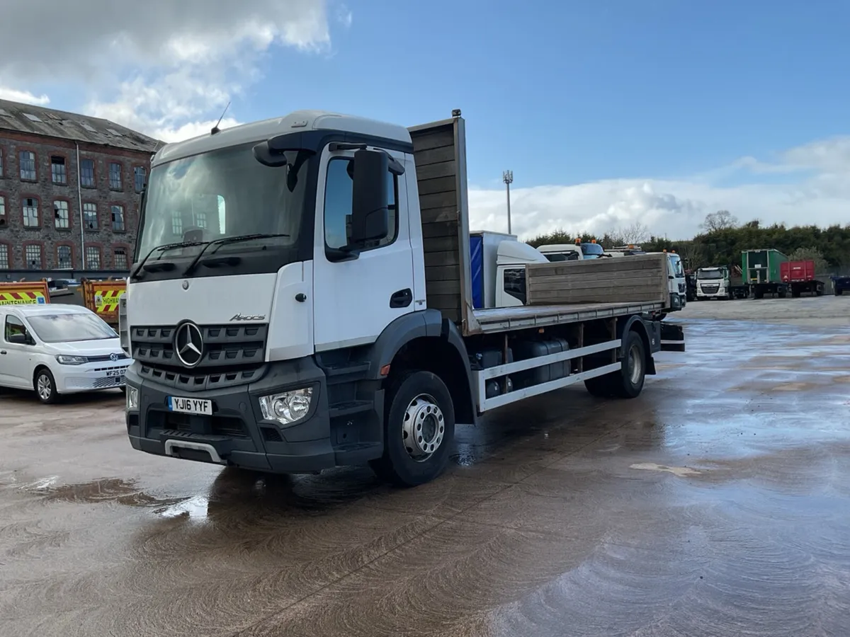 2016 Mercedes Arocs 1824 4x2 Flatbed - Image 3