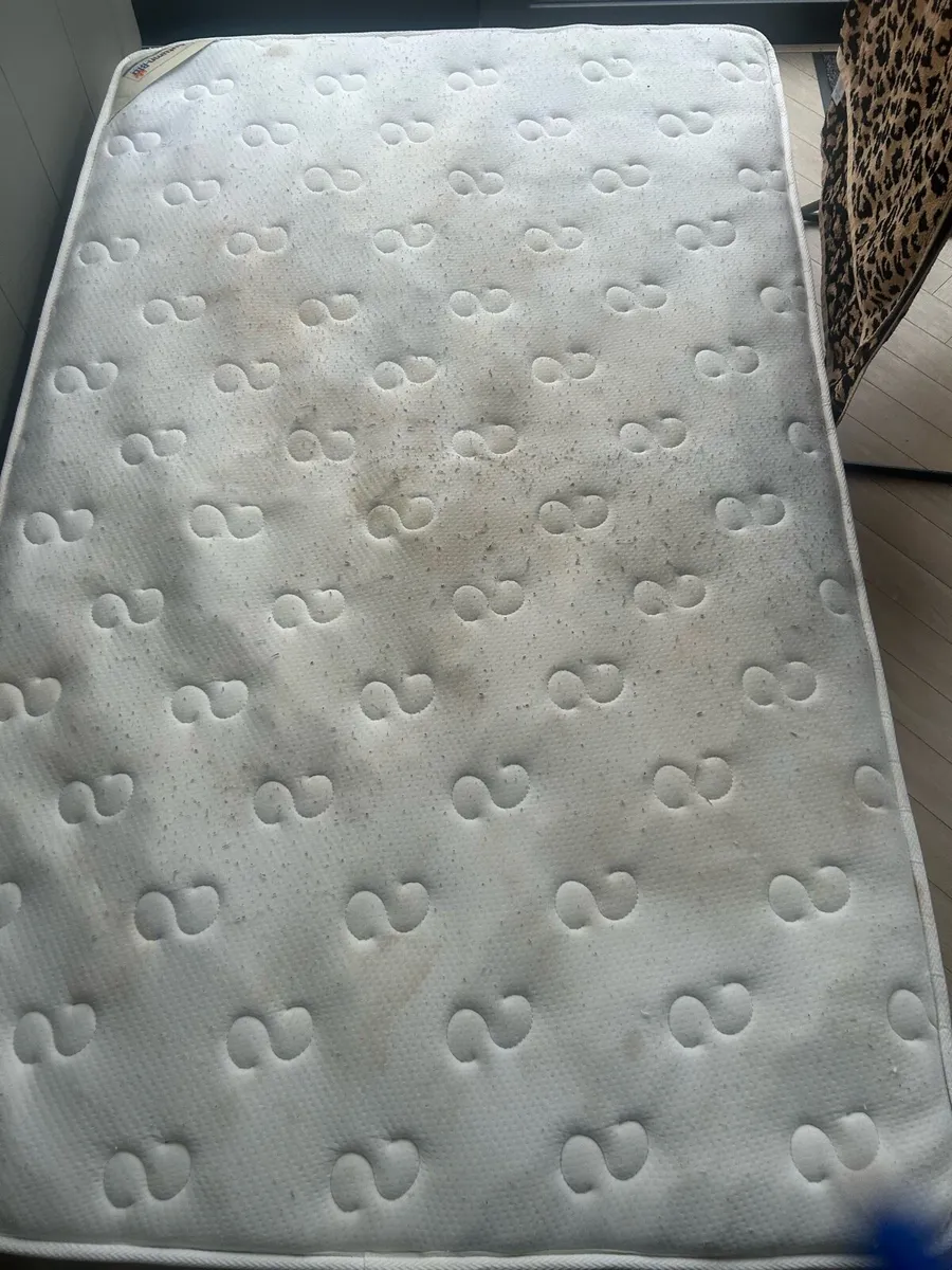 Small double bed - Image 3