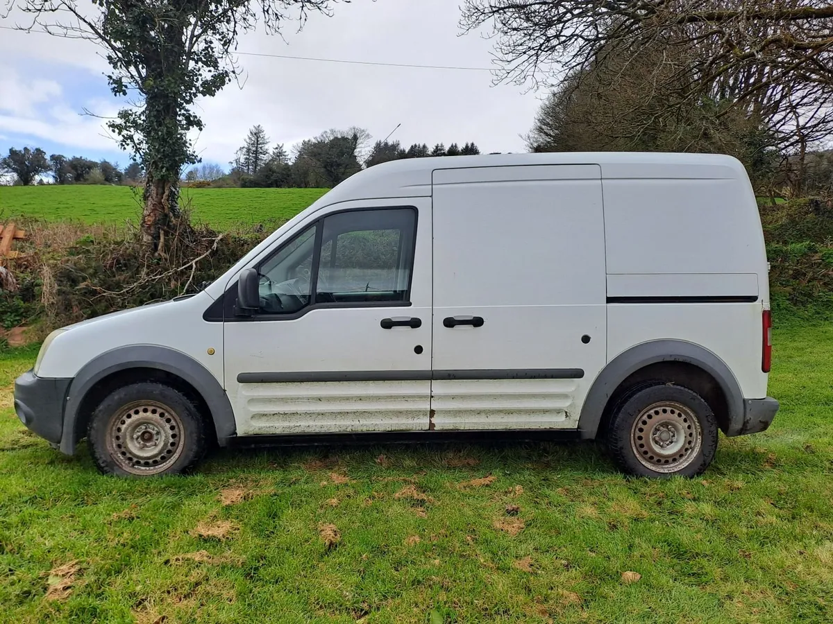 Ford Transit Connect 2010 - Image 2