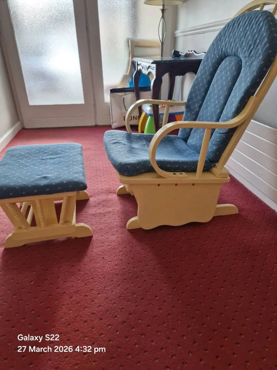 Rocking chair and foot stool - Image 3
