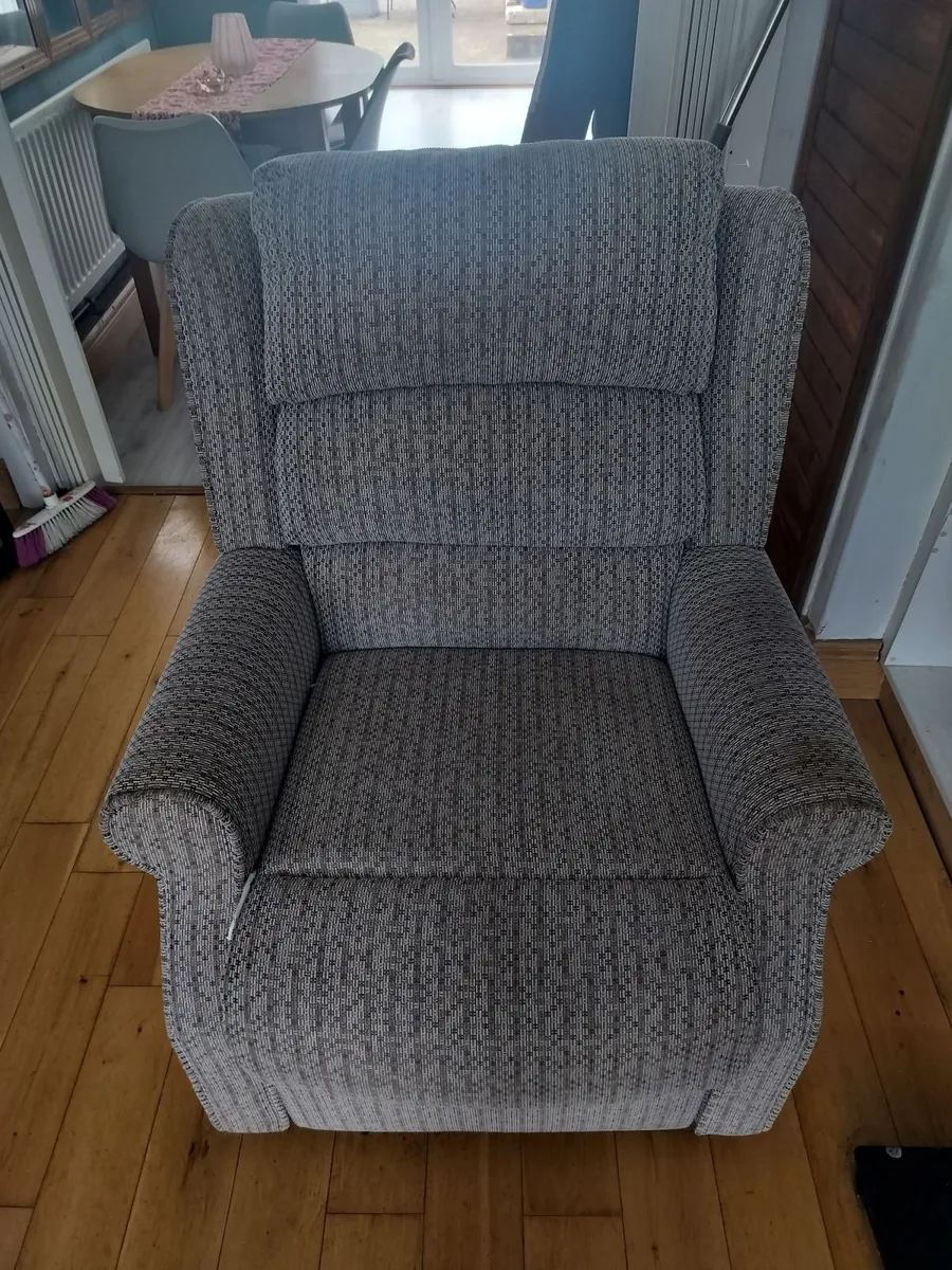 Electric recliner chairs - Image 2